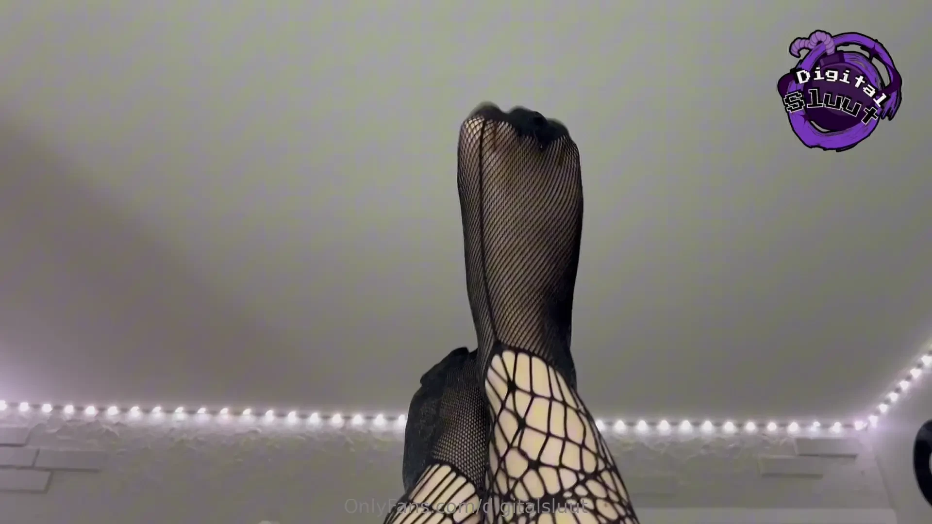Happy sundayyy some feet clips 
