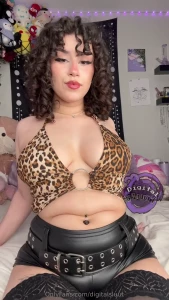 Which version of my outfit do you prefer