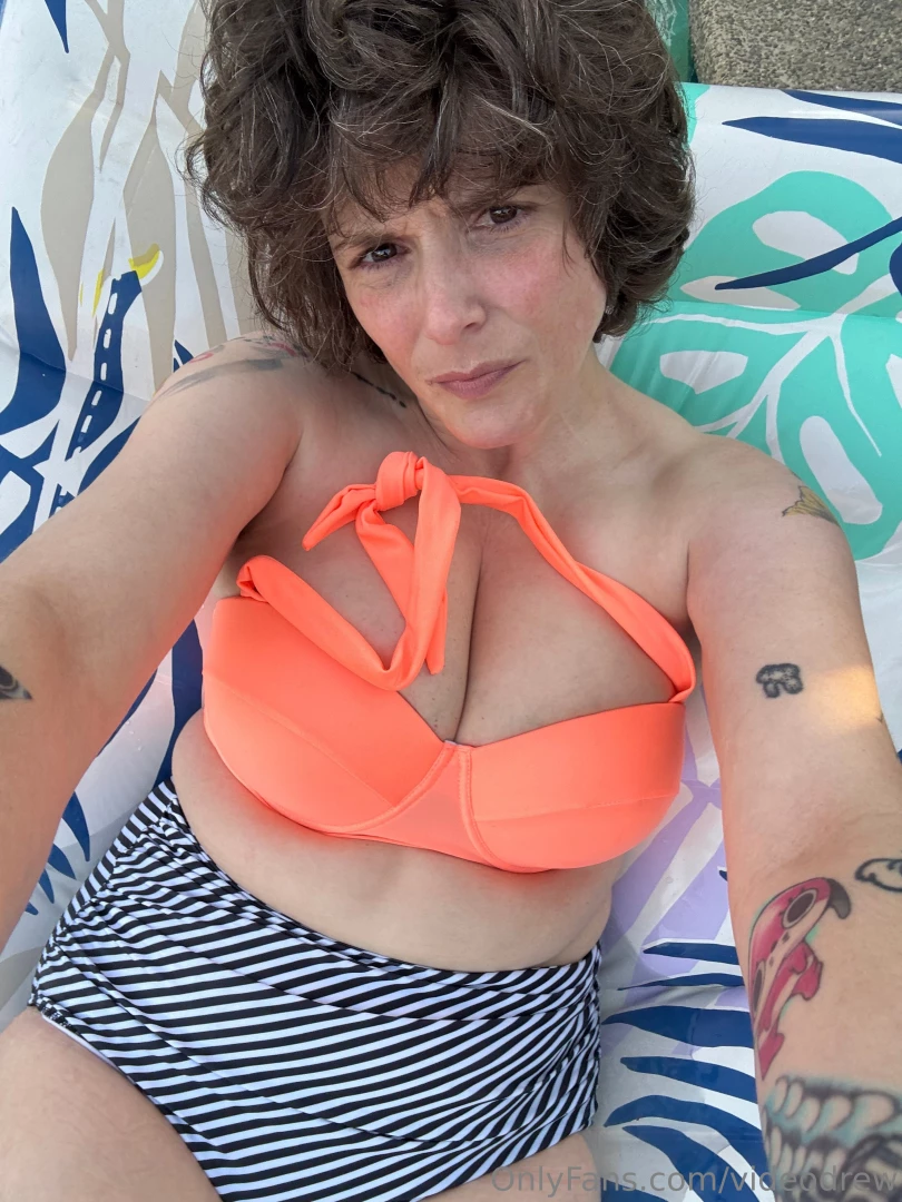 Fun fact about me i love pools but hate getting wet unless the water 