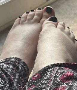 Today i got my first manicure and pedicure since being home from the part 2