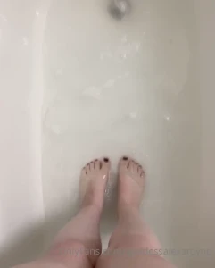 Fun splashing around in the tub with my toes