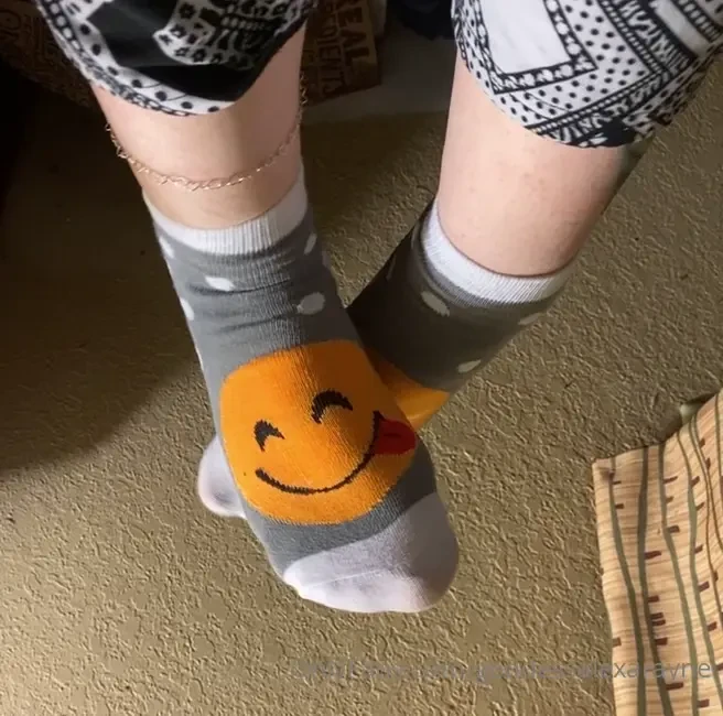 Ignore my ankles sounding like they re breaking amp appreciate my cute 