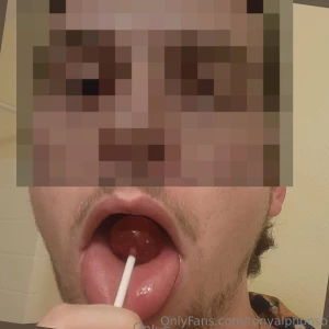 Lick lick lick lick lick me like a lollipop shawty want a