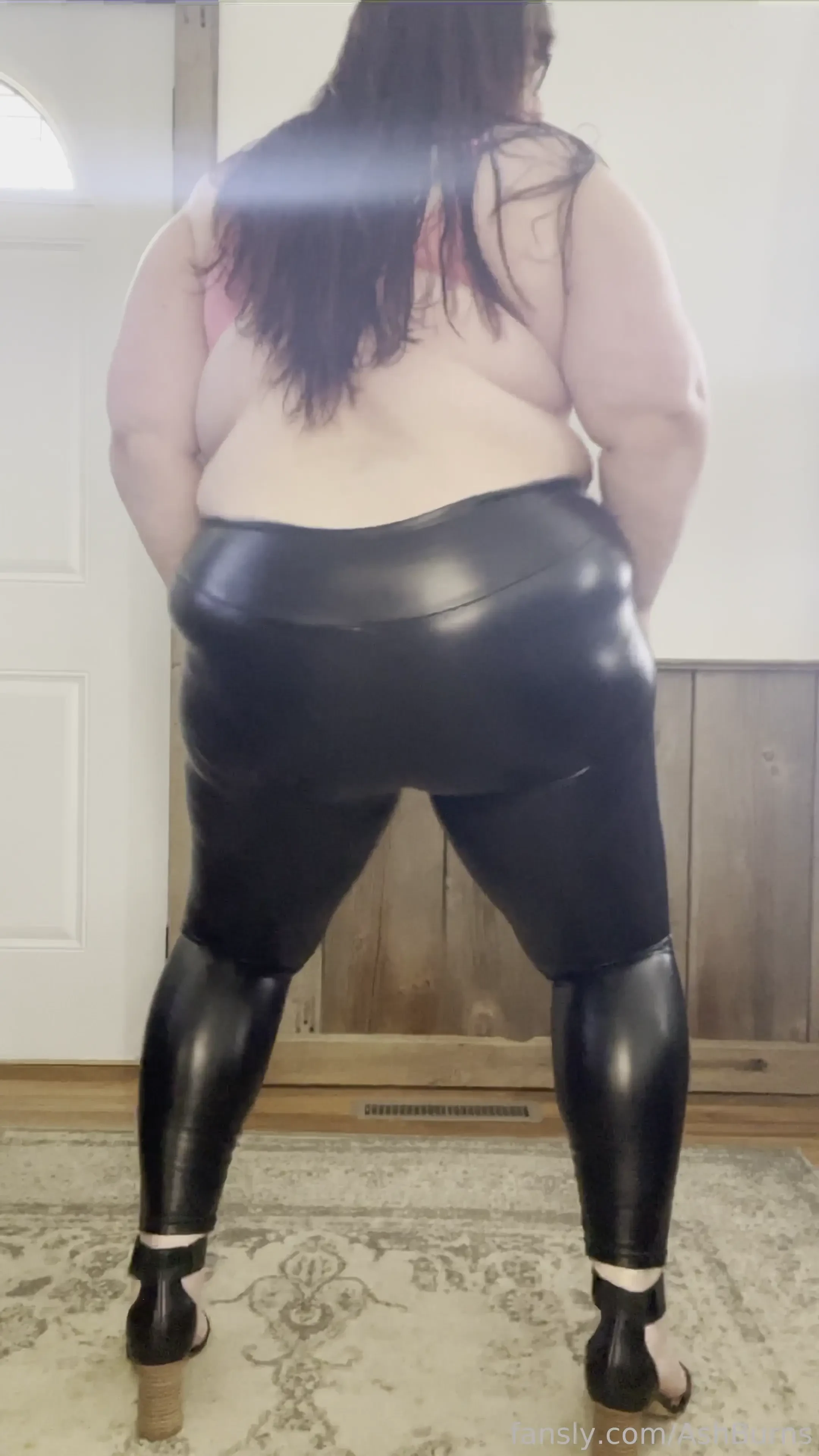 Lap dance pov in leather leggings heels bra 