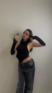 Quien me regala la cirug a de tetas por cierto me estoy maquillando part 1