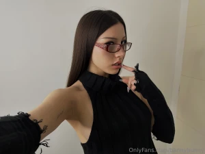 Quien me regala la cirug a de tetas por cierto me estoy maquillando