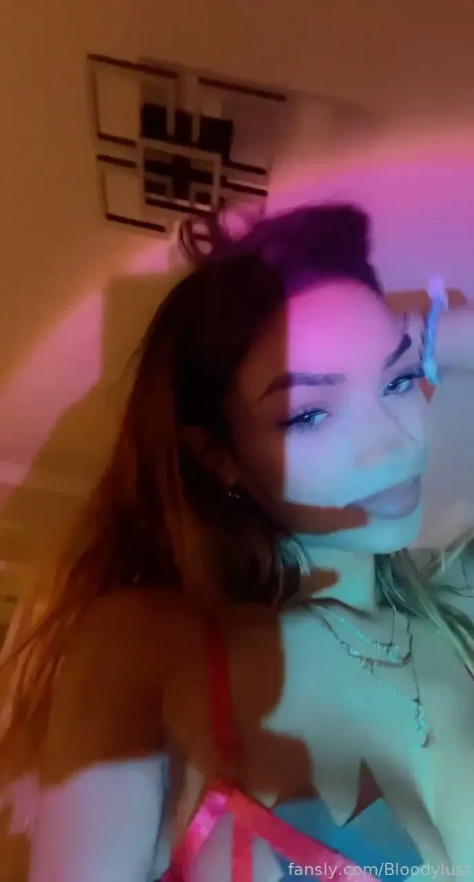 Random drop i never show my face on here so here you go little face 