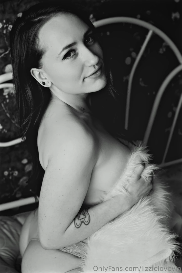 This is one of the first photoshoots i ever did do you like the black part 2 