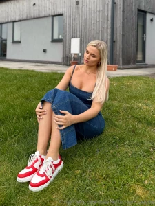 I m missing one person chat with me i m online all day vip