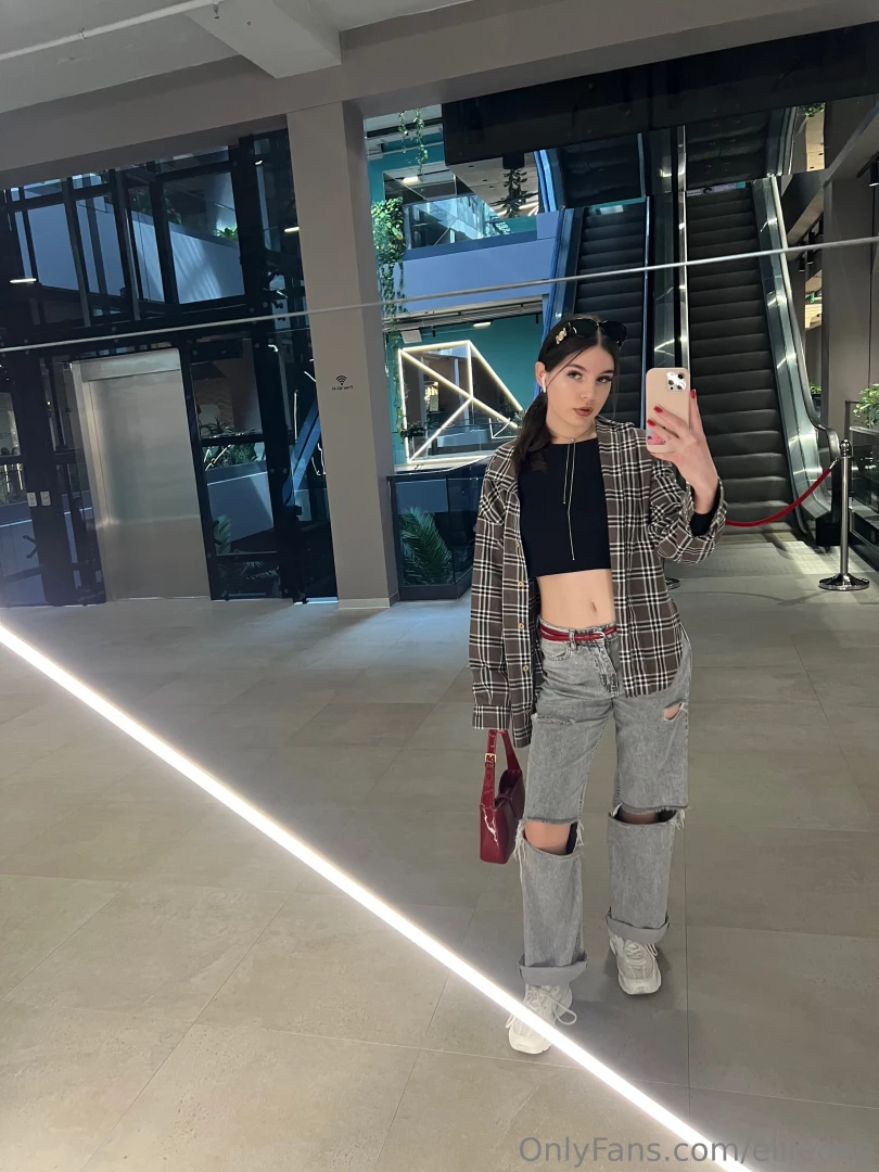 Lookin like a busy woman but i just followed the smell of popcorn to 