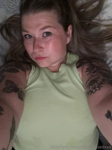 It s so fucking hot lol