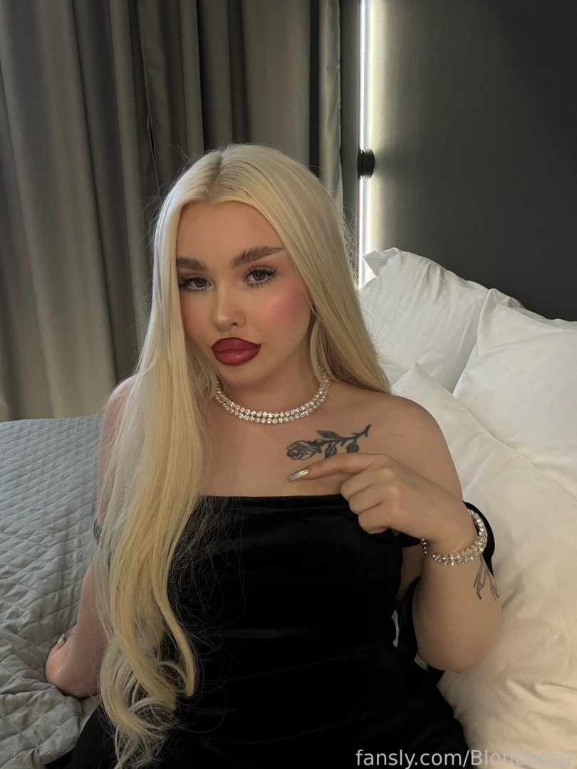I really liked the evening outfit and makeup would i get your 