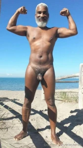 Flashback flex friday beard musculardaddy gay feet gaycruising