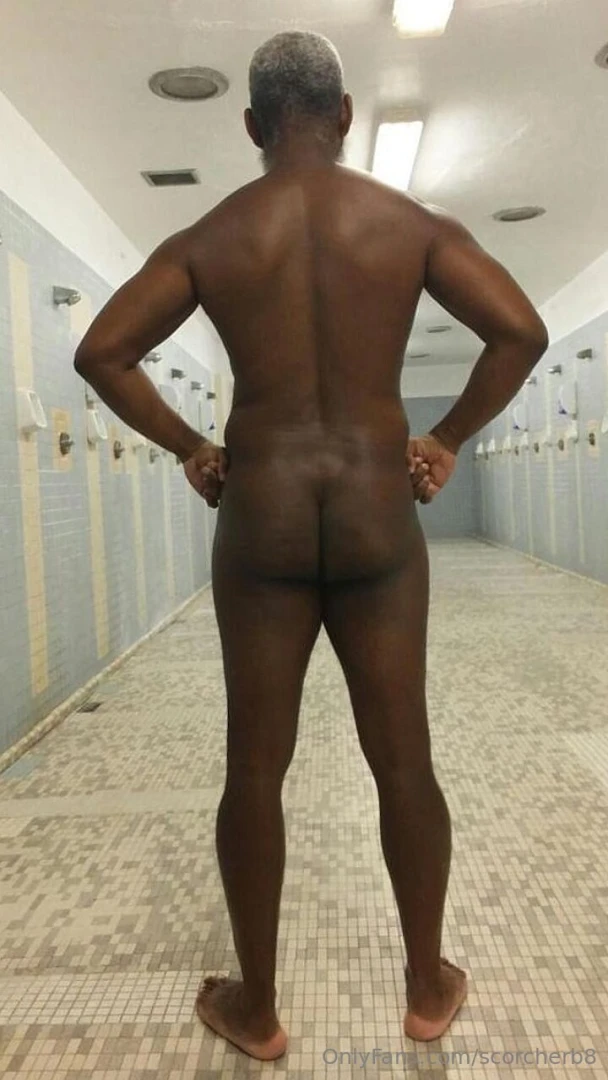 Happy hump day musculardaddy gay gaycruising gaybeard butt gaymuscle 