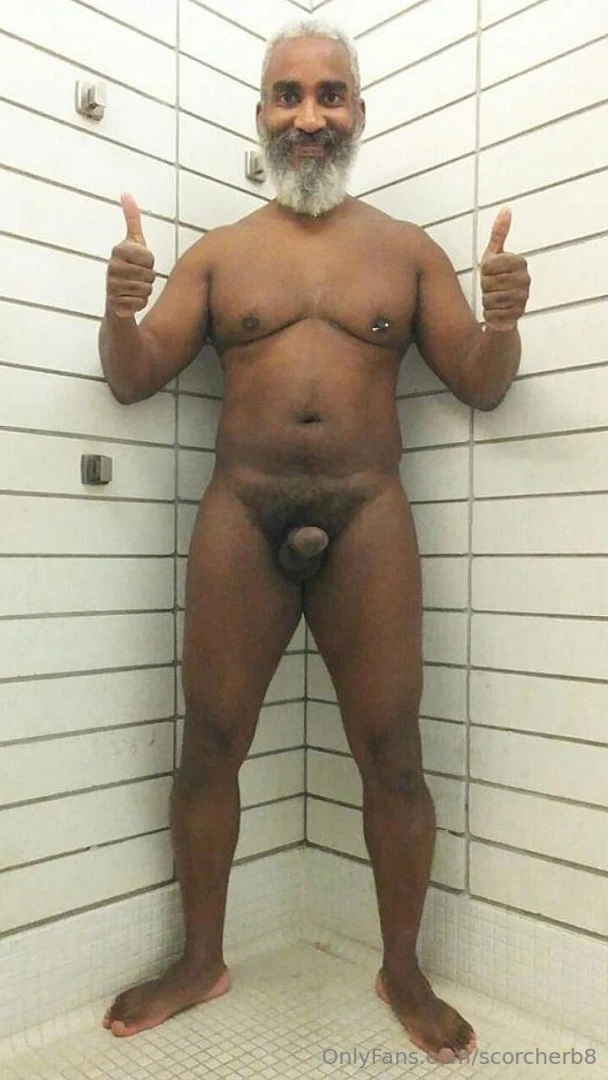 Thumbs -up thursday beard musculardaddy gay feet gaycruising beardgay 