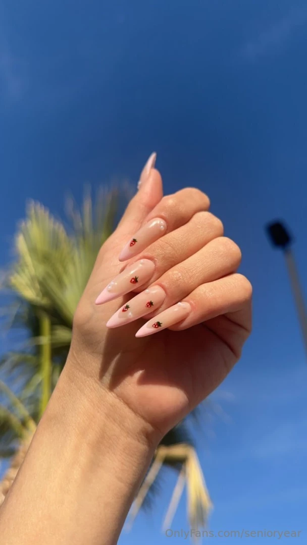 I want to hold something hard 