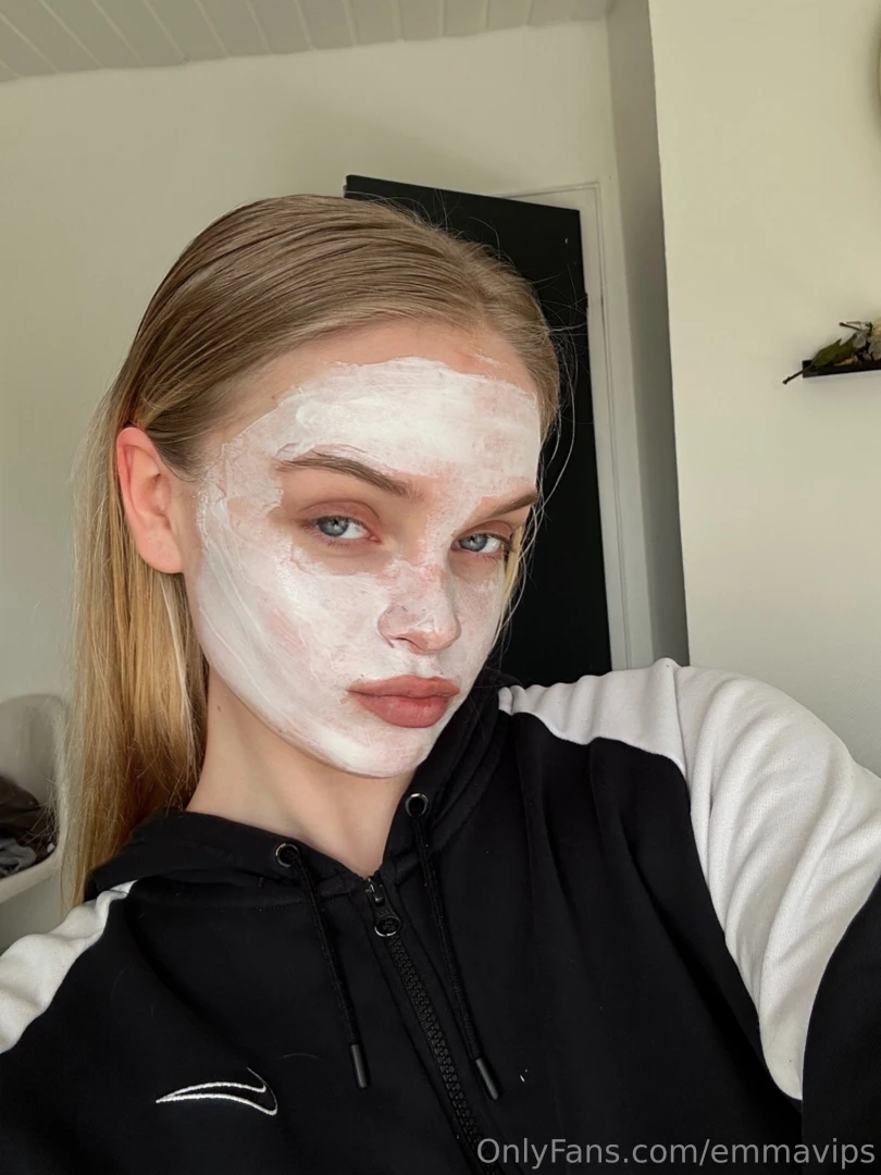 Wanna know what i wear when no one s watching 