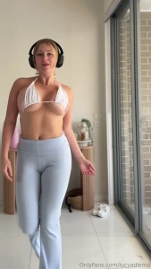 I m trying to learn how to shuffle lol this is embarrassing but you