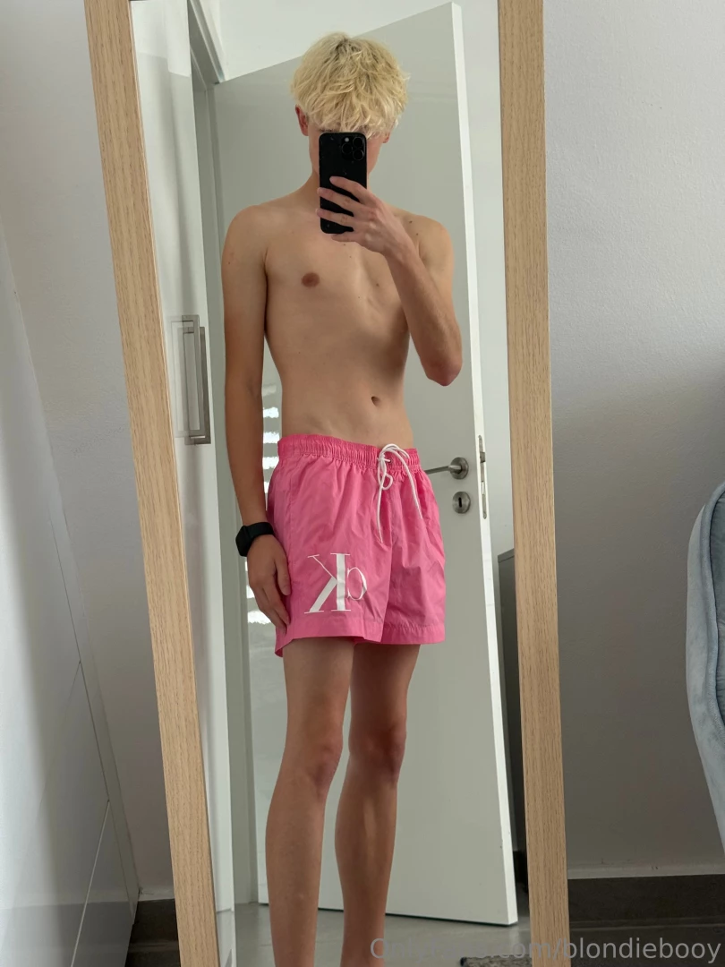 New new sexy video of me pulling down my pinky swimwear in front of 