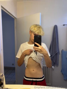 Hiii hope u having a good day just came out of the shower and took