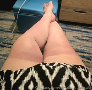 Proof that even the sun couldn t resist these thick thighs