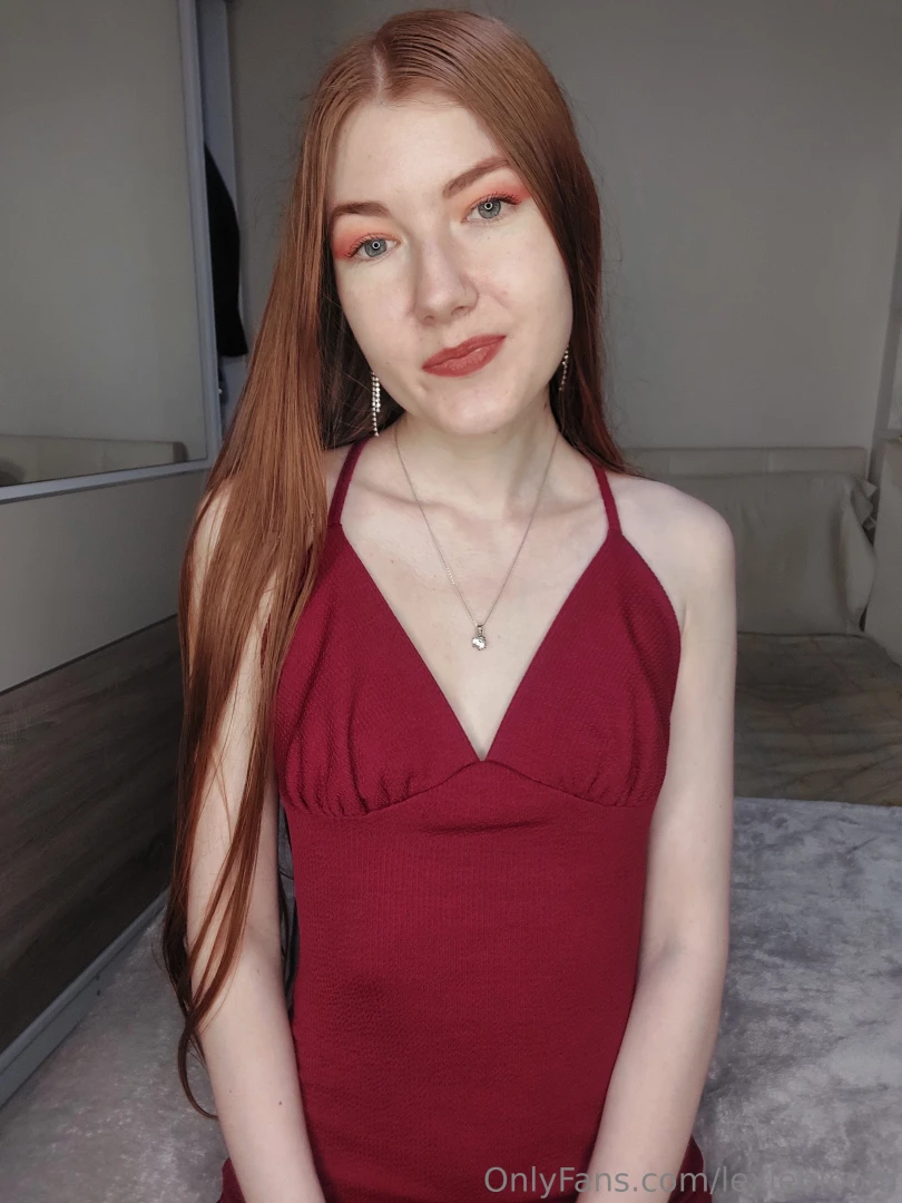 Red lips red dress perfect look 