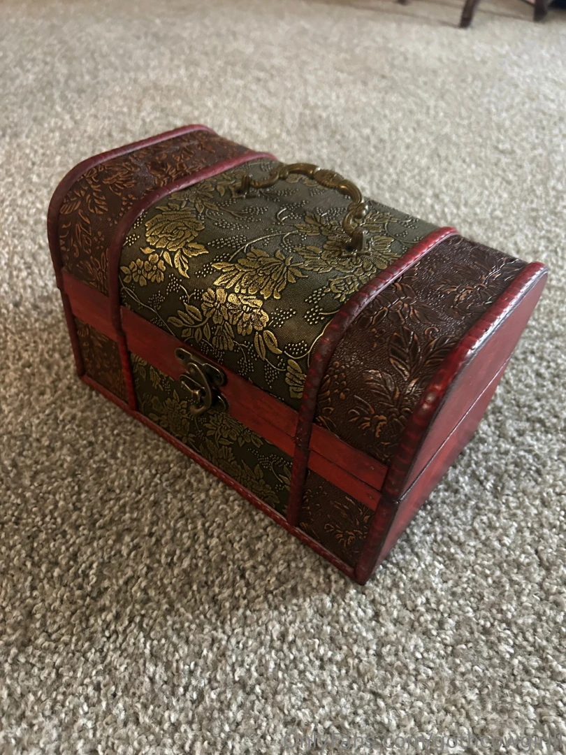 Cant wait to go live on friday whos ready to play whats in the box 