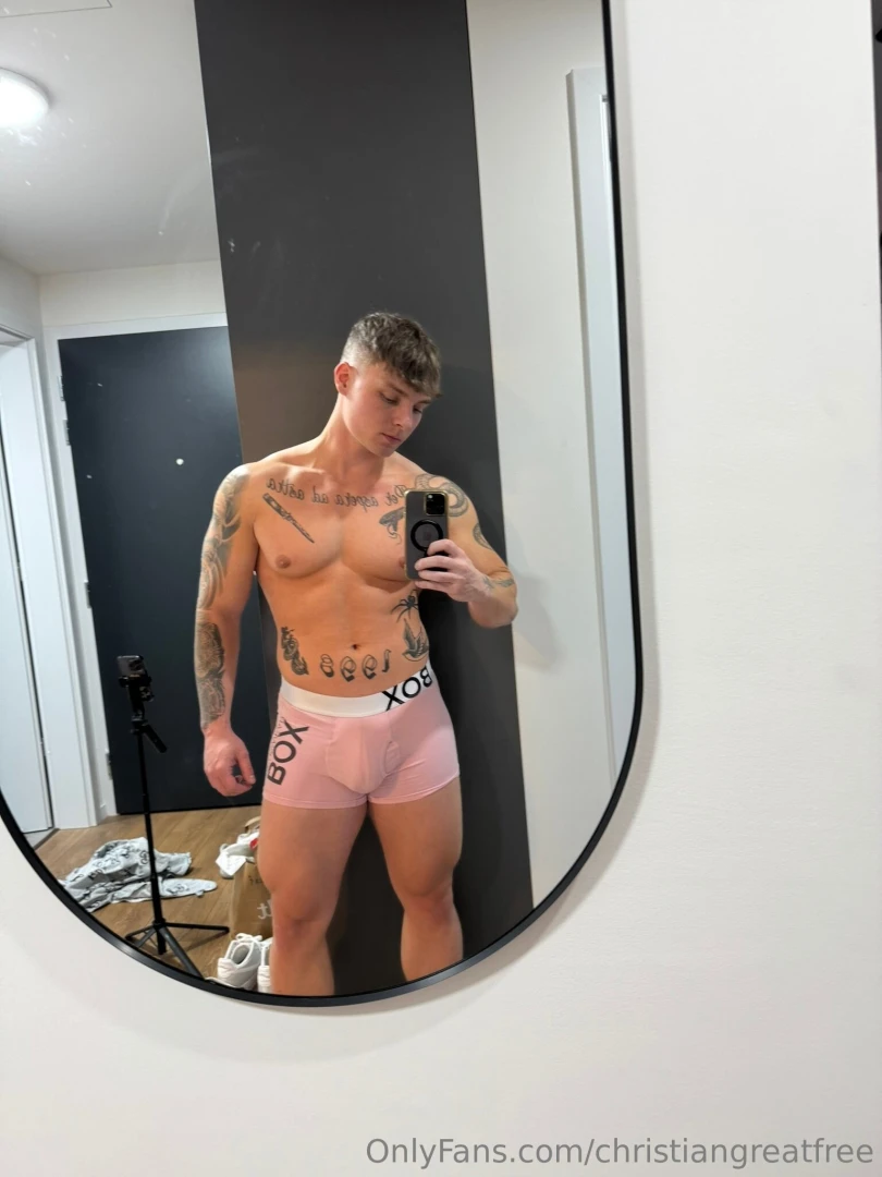 This bulge s got me feeling extra naughty i love giving extra 