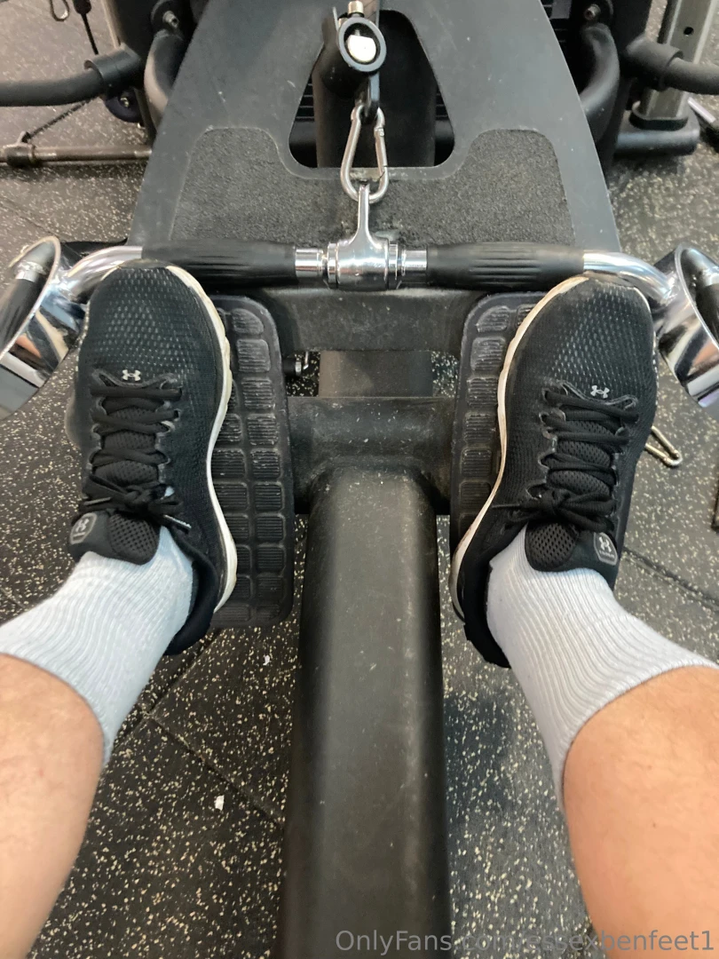 Seriously warm workout this evening sweat lovers- 40min back session part 2 