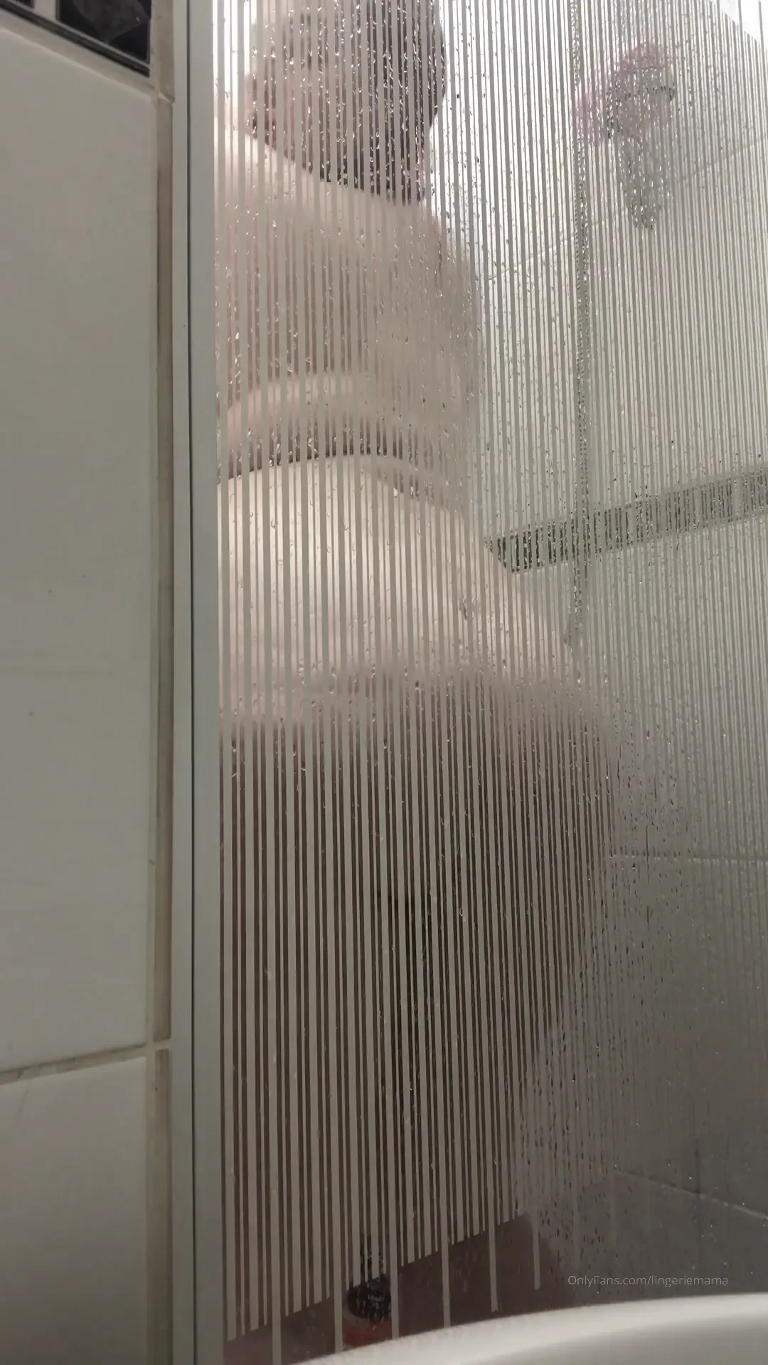 A little shower dance to bright this grey saturday 