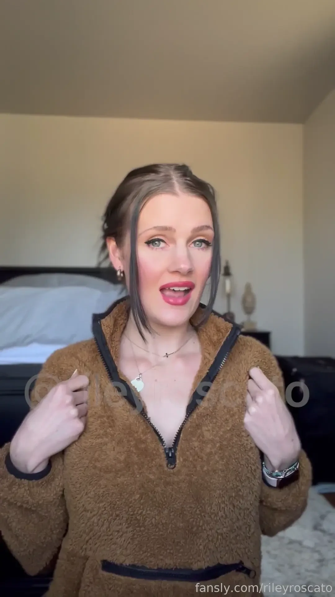 I woke up wishing i had a nice hard cock to bounce on and i want to 