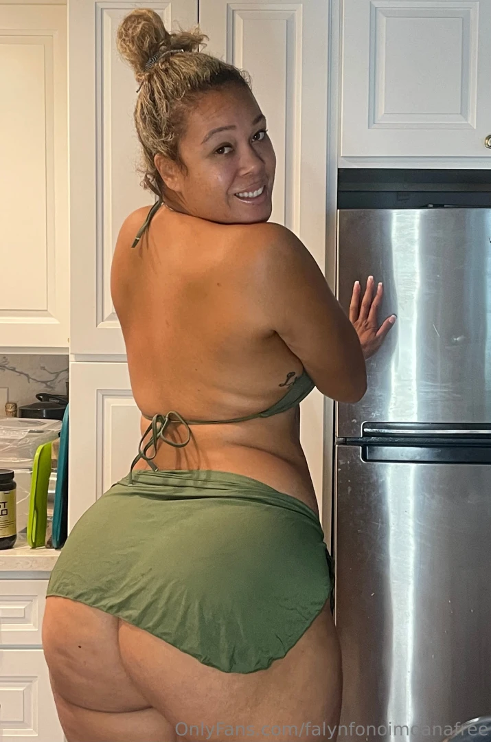 Just me my curves and a little kitchen mischief 