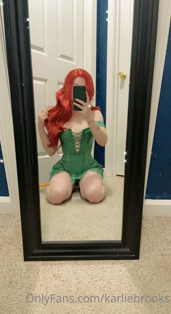 Kneeling in green but always in control 