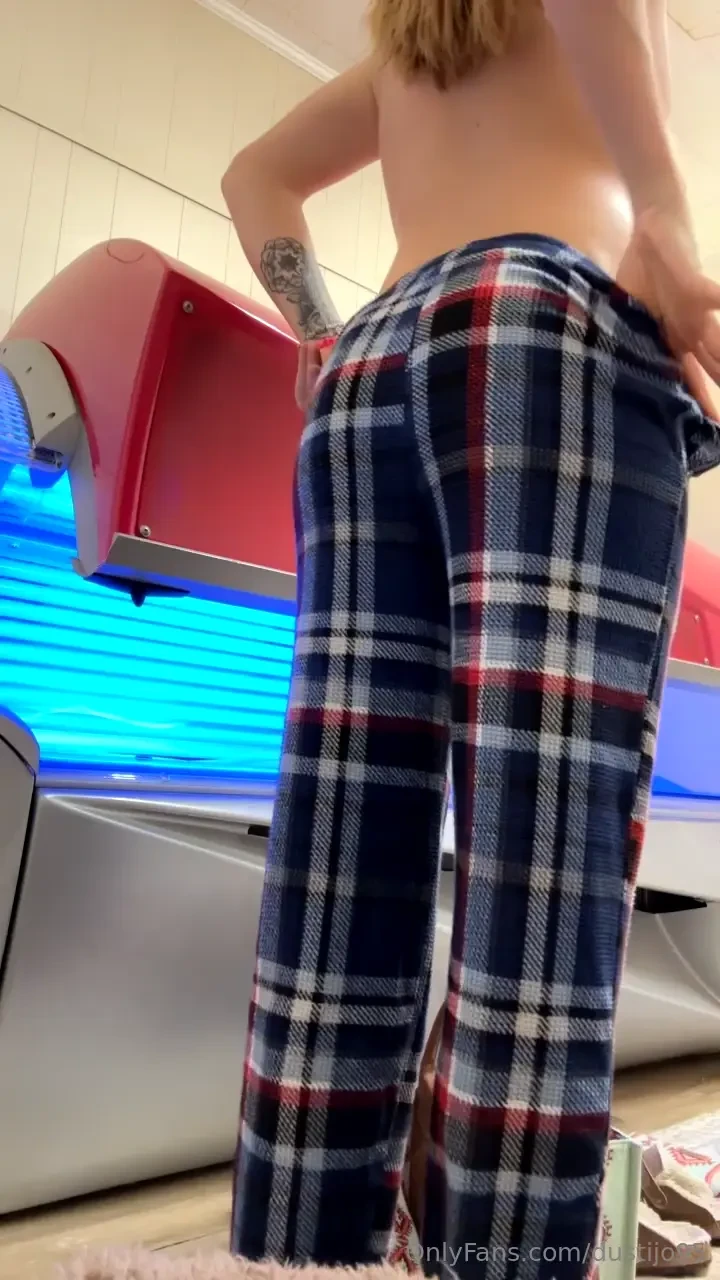 The tanning bed tanning my peach is my fav place to be 