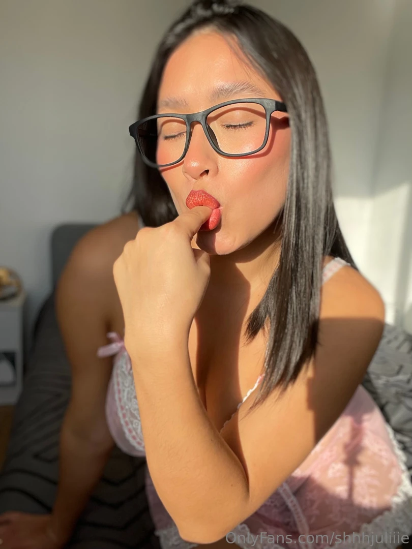 Hot sexting only now 15 dollars lots of content who s ready boys 