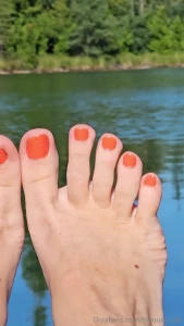 My pretty toes spreading posing and feet rubbing together while