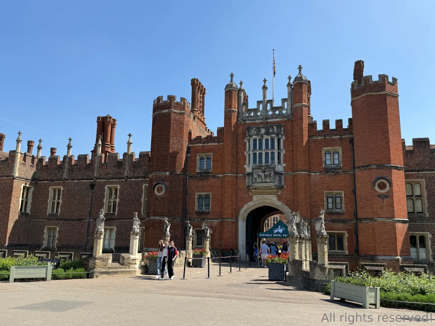 A small walk to the entry of hampton court palace definitely a place 