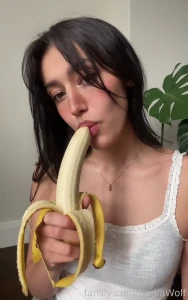 Never thought eating banana would make me tear up fyp banana food bj