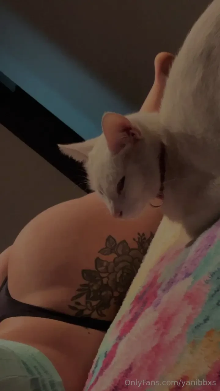 Honey i wanna u to lick my pussy 