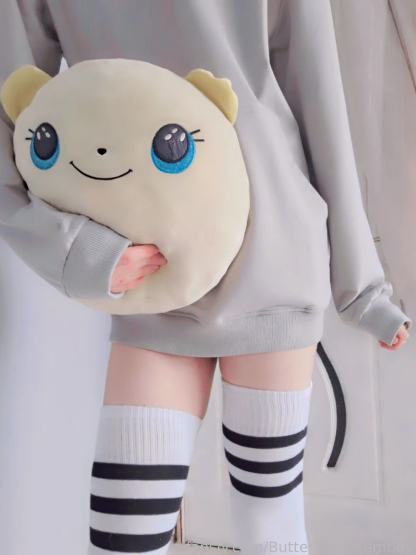 Hello my name is butterfly and i hope you will like not only my lewd 