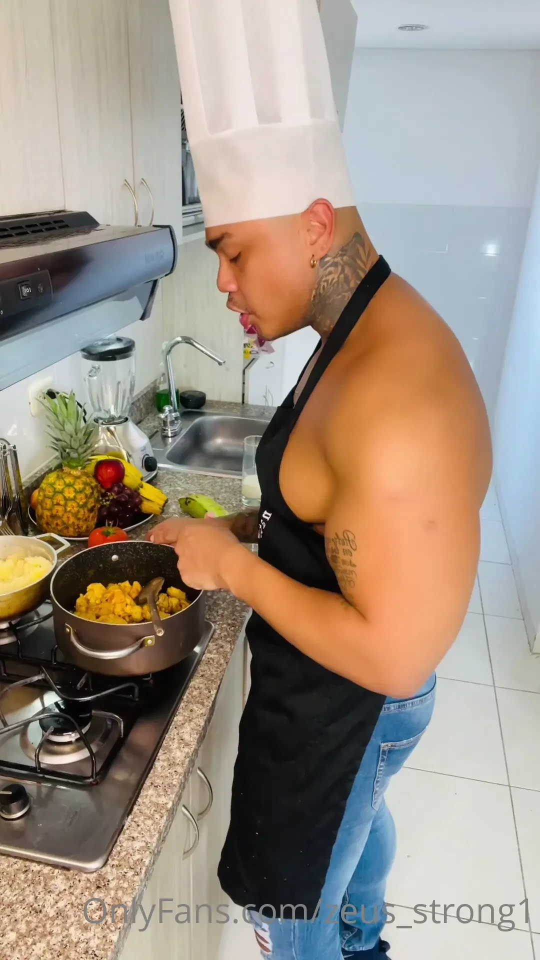 Aqu les dejo la receta de comida y un postre rico con mucha leche dale 