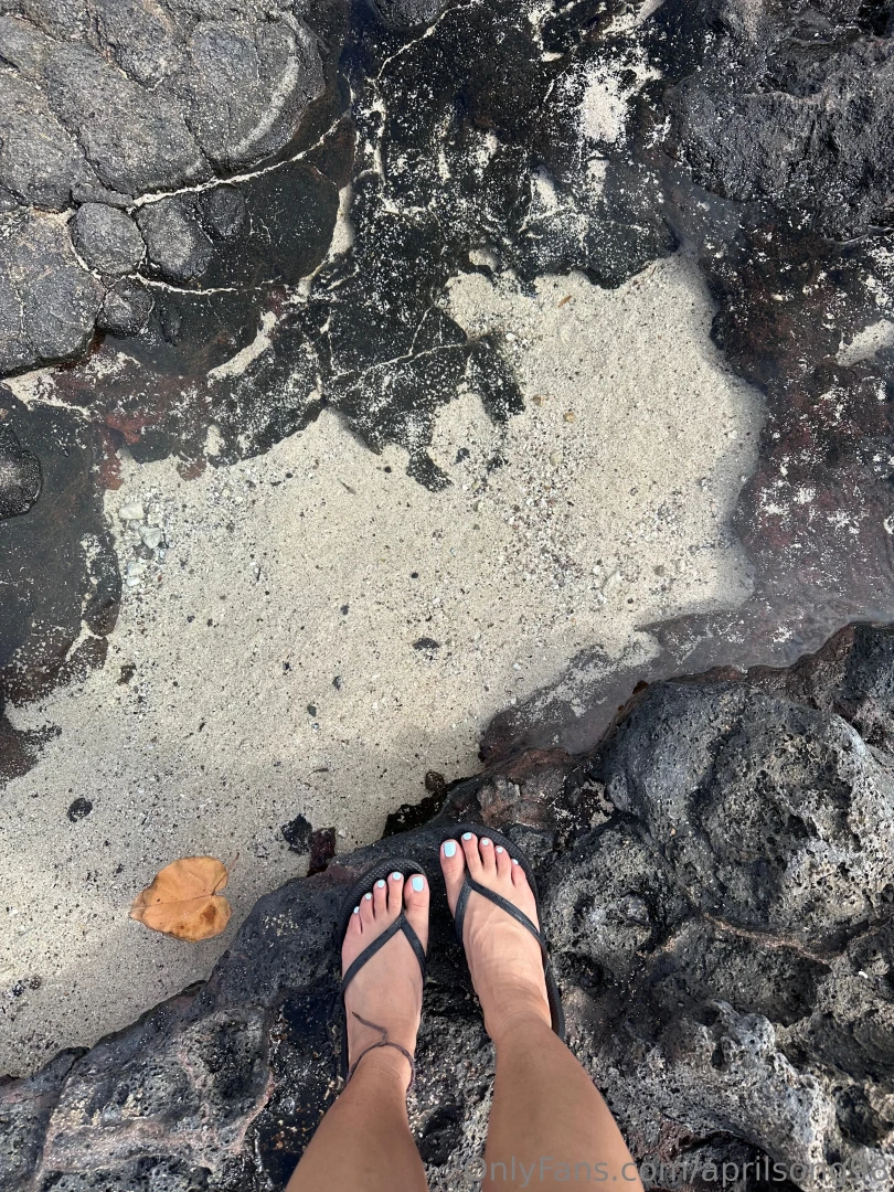 My new van for content on the go and my trip to hawaii with my feet in 