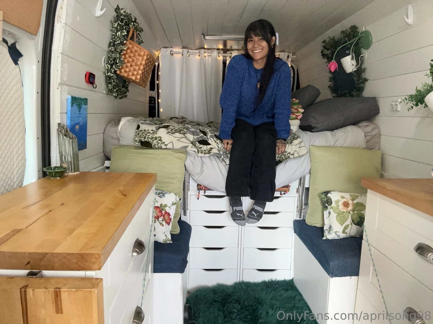 My new van for content on the go and my trip to hawaii with my feet in part 1 