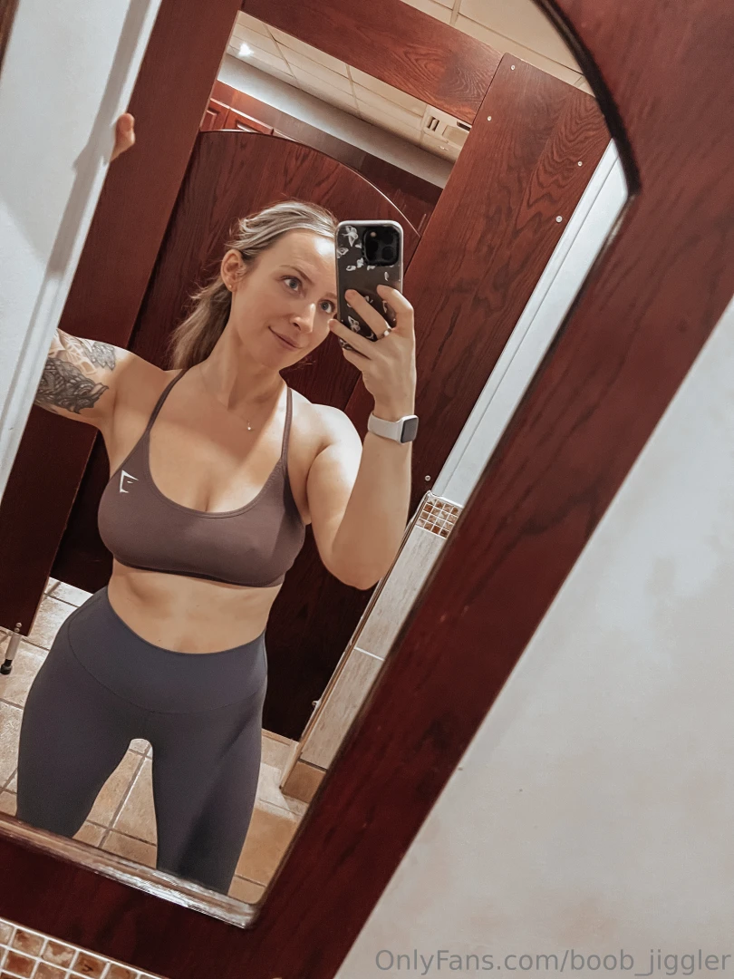 Gym titties say happy fridayyyy part 1 
