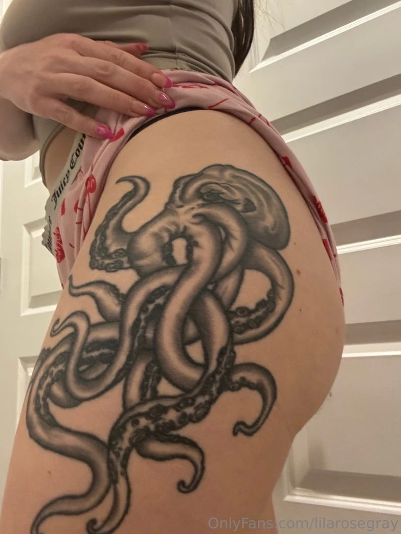 One of you asked to see on live so i figured i d post my octopussy 