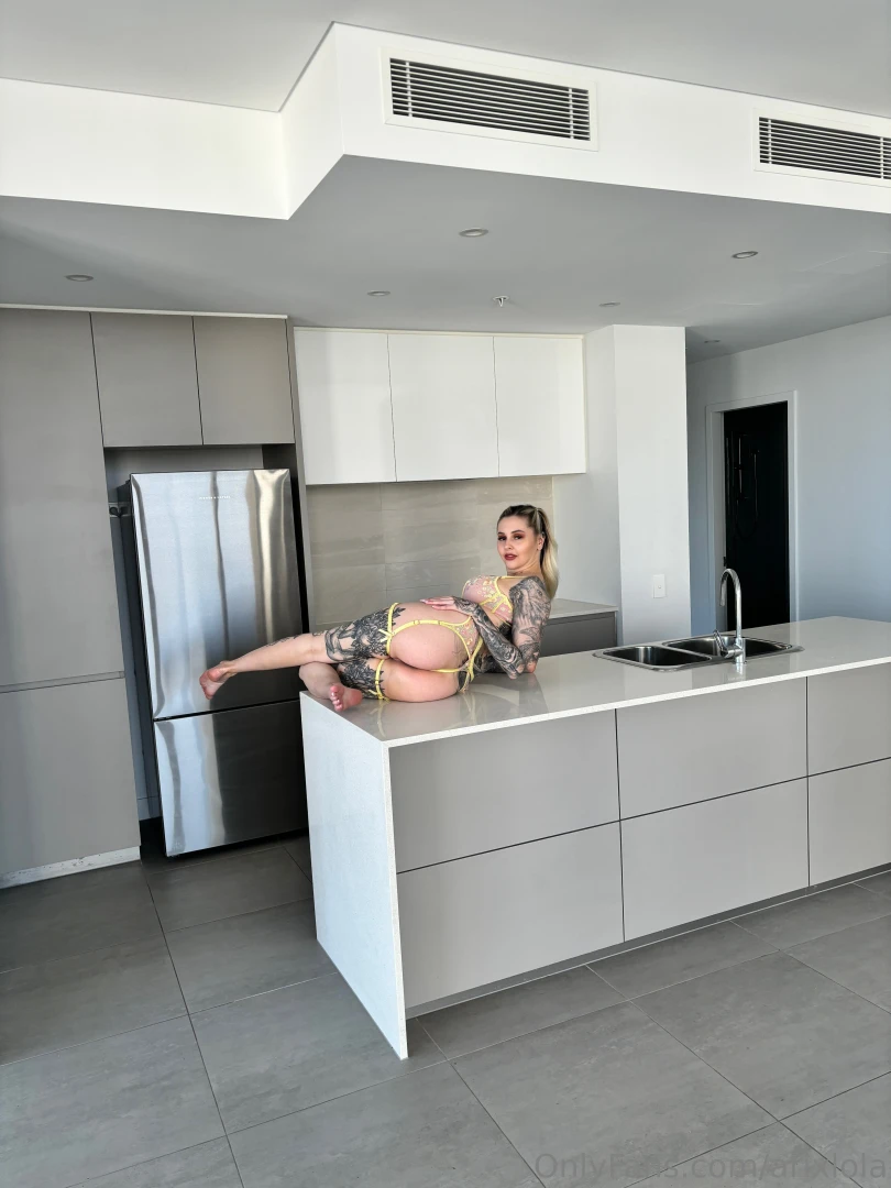 I just moved house this week which means new benches that need to be part 2 