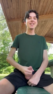 I got horny at the park hopefully the cars were too far away to see