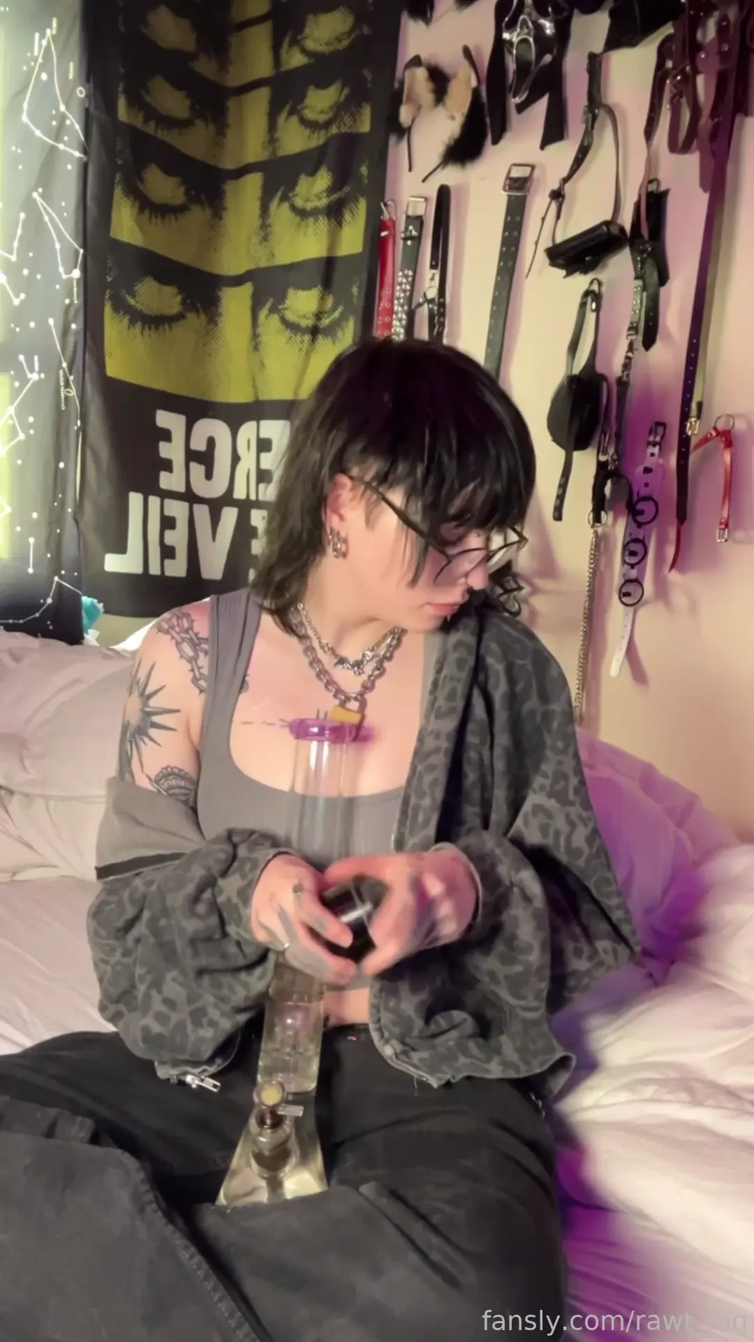 Pubby bong rip 3 do u like my outfit alt ftm trans transgender 