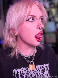 Blondie goth alt emo blonde trans nonbinary transgender ftm prettyboy