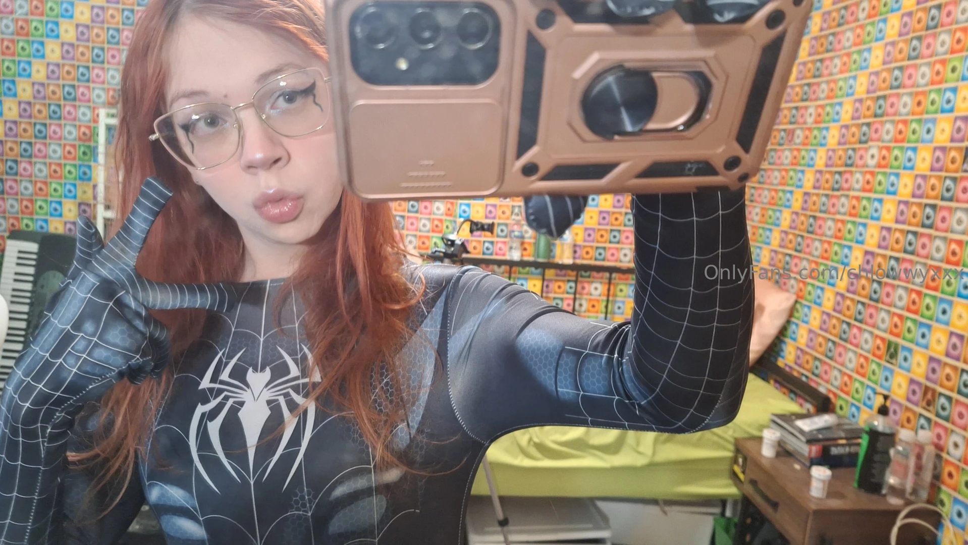 Uwuwuwu hiiii 333 i m like if mary jane got the venom symbiote but has part 3 